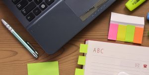 desk-laptop-notebook-pen